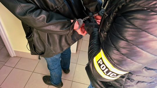 Recydywista z aresztem. 63-latek znęcał się nad rodziną i groził spaleniem domu Recydywista z aresztem. 63-latek znęcał się nad rodziną i groził spaleniem domu