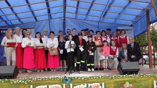 🎉👨‍👩‍👧‍👦 Rodzinna atmosfera i mnóstwo atrakcji. Festyn „Mama, Tata, Dziadkowie i Ja” w Raczkach za nami