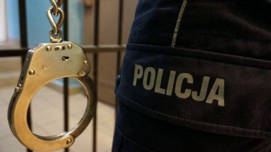 Rozbój na ulicy w Suwałkach. Napastnik przewrócił znajomego i ukradł mu portfel