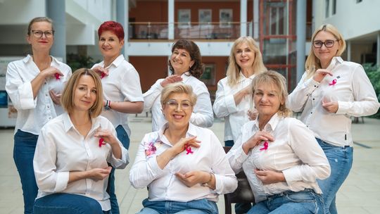 Różowa wstążka to nie wszystko. Suwalska Rada Kobiet apeluje: badajmy się!