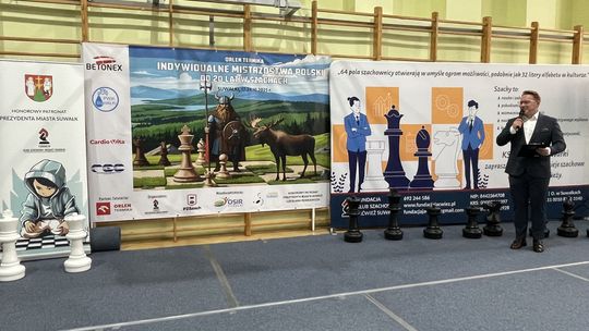 ♟️ Ruszyły Indywidualne Mistrzostwa Polski do lat 20 w szachach! 👑 Suwałki stolicą królewskiej gry!