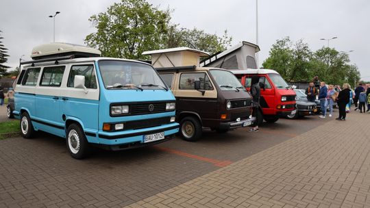 Ryk silników i tłumy mieszkańców. „Suwalskie Klasyki Nocą 2026” przyciągnęły fanów motoryzacji Ryk silników i tłumy mieszkańców. „Suwalskie Klasyki Nocą 2026” przyciągnęły fanów motoryzacji