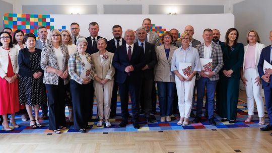 Samorząd województwa wspiera seniorów – 265 tys. zł dla 16 gmin