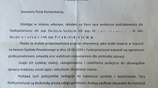 Sejneńscy policjanci odzyskali skradzioną torebkę. Kobieta podziękowała funkcjonariuszom