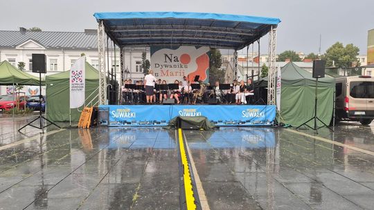 Sentimental Journey Band zachwycił publiczność na „Dywaniku u Marii” w Suwałkach