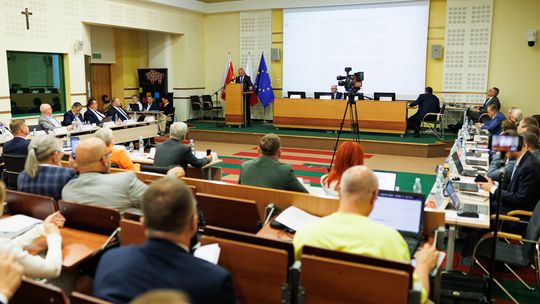 🗣 Sesja nadzwyczajna Sejmiku: stanowcze „nie” dla CIC i analiza sytuacji PKS Nova
