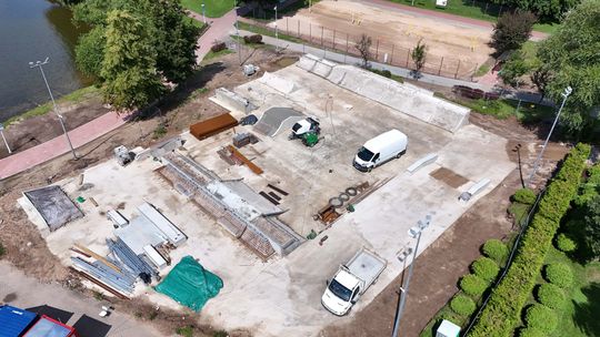 Skatepark nad Zalewem Arkadia niemal gotowy. Trwa montaż ostatnich elementów