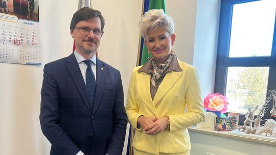 Spotkanie władz Suwałk z Podlaską Kurator Oświaty Spotkanie władz Suwałk z Podlaską Kurator Oświaty