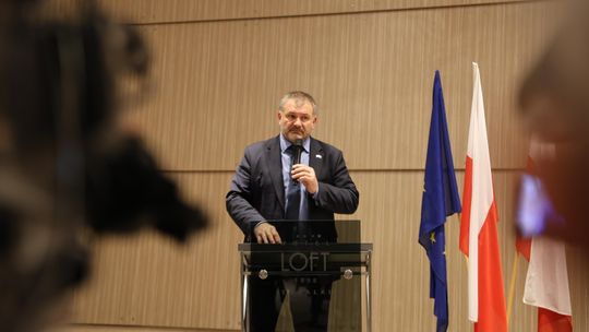 🟦 Spotkanie z Ministrem Sprawiedliwości Waldemarem Żurkiem w Suwałkach – relacja z wydarzenia 🟦 Spotkanie z Ministrem Sprawiedliwości Waldemarem Żurkiem w Suwałkach – relacja z wydarzenia