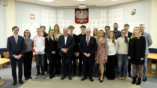 Spotkanie z suwalskimi sportowcami. Medale, gratulacje i podziękowania w ratuszu 🏅🏛️