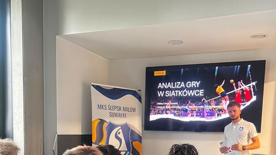 Statystyka też wygrywa mecze. Uczestnicy Volley Camp spotkali się z Mateuszem Janikiem