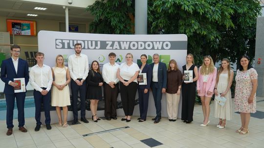🎓 Studenci bezpieczeństwa wewnętrznego obronili prace dyplomowe. Kolejni absolwenci opuszczają PUZ w Suwałkach