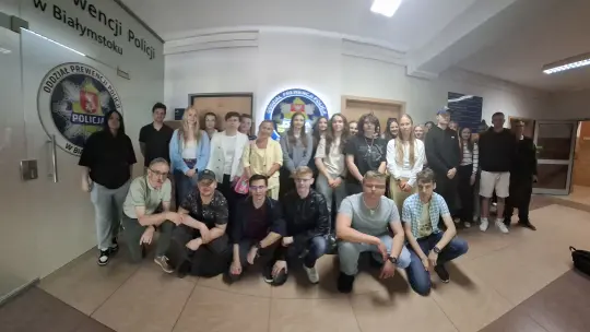 👮‍♂️🎓 Studenci bezpieczeństwa wewnętrznego poznawali kulisy pracy Policji. Wizyta studyjna w Oddziale Prewencji w Białymstoku