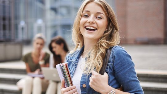 Studenci pobierający rentę rodzinną mają czas do 31 października. ZUS przypomina o ważnym obowiązku
