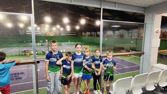 🎾 Sukces młodych tenisistów z Suwałk! Relacja z turnieju Tenis 10 „Jesień by WKT Mera Kids I” 🌟