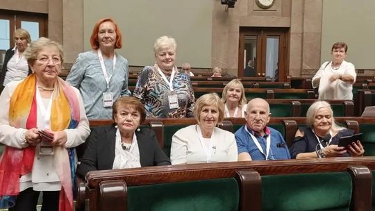 Suwalczanie w Sejmie RP. Przedstawiciele Suwalskiej Rady Seniorów na ogólnopolskiej sesji