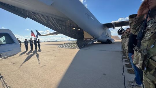 Suwałki żegnają Rafała Kotnarowskiego, operatora GROM. Suwałki żegnają Rafała Kotnarowskiego, operatora GROM.