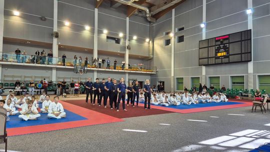 Suwalscy karatecy na podium w Giżycku. Trzecie miejsce drużynowo i 15 medali!