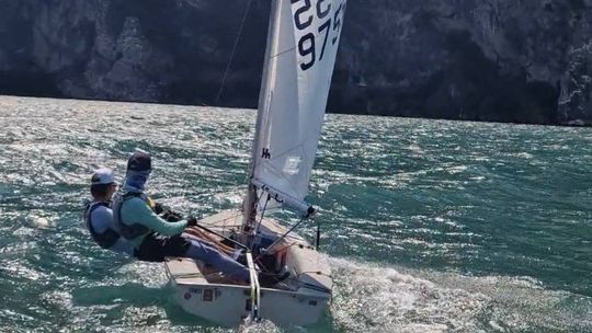 Suwalscy żeglarze walczą na Mistrzostwach Świata Cadet we Włoszech. Połowa rywalizacji już za nimi ⛵🏆