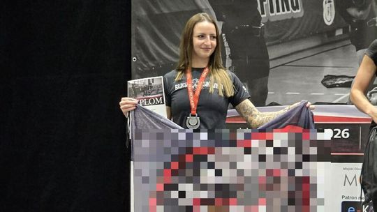 Suwalska policjantka ze srebrnym medalem Mistrzostw Polski Kettlebell Sport