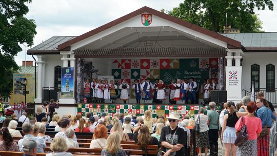 Suwalski Jarmark Folkloru i Smaku rozpoczęty. Muzyka, tradycja i regionalne przysmaki w centrum Suwałk