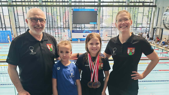Suwalskie pływaczki z medalami mistrzostw Polski! Wielki sukces IKS „Herkules” 🏊♀️🏆 Suwalskie pływaczki z medalami mistrzostw Polski! Wielki sukces IKS „Herkules” 🏊♀️🏆