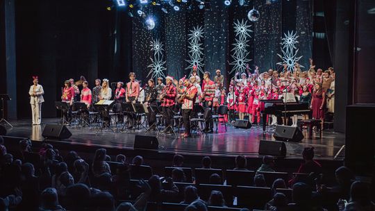 ✨ Świąteczna muzyka wypełniła Salę im. A. Wajdy ✨ ✨ Świąteczna muzyka wypełniła Salę im. A. Wajdy ✨