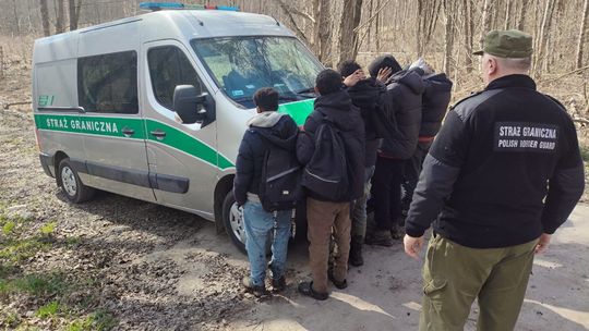 Świąteczny weekend na polsko-litewskiej granicy – zatrzymania cudzoziemców i podrobione prawo jazdy 🚨