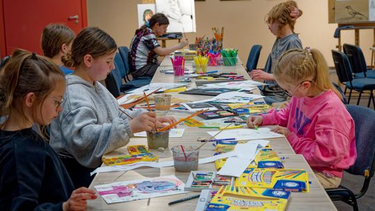 Światowy Dzień Sztuki w Suwałkach – twórcze spotkanie pełne inspiracji