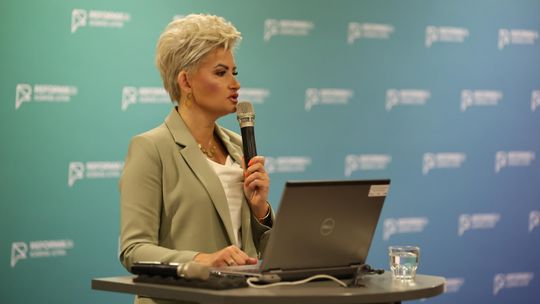 TRWA SPOTKANIE: Przyszłość oświaty na tapecie w suwalskim Parku Naukowo-Technologicznym