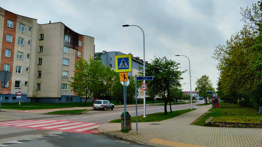 Trwa wymiana słupów oświetleniowych przy ul. Kowalskiego w Suwałkach Trwa wymiana słupów oświetleniowych przy ul. Kowalskiego w Suwałkach