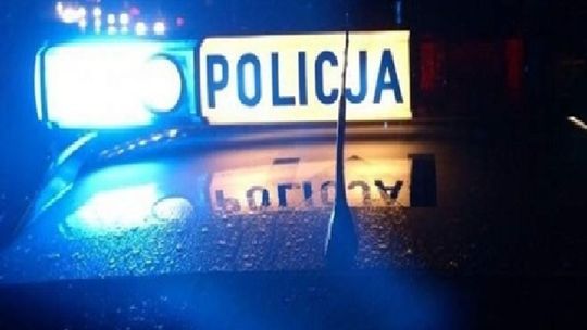 Trwają poszukiwania kierowcy po śmiertelnym potrąceniu w Suwałkach. Policja zatrzymała pasażerów Mercedesa