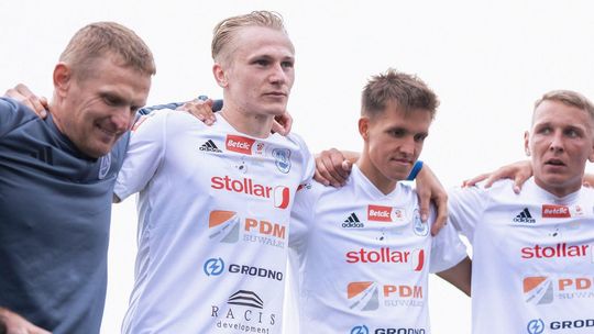 ⚽ Trzecie zwycięstwo z rzędu! Wigry Suwałki pokonały Znicz Biała Piska 3:2