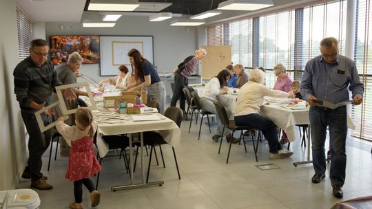 🎨 Twórcze zakończenie Weekendu Seniora z Kulturą w Galerii Sztuki Stara Łaźnia!