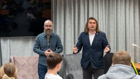 🔐 Uczniowie III LO w Suwałkach poznawali zasady cyberbezpieczeństwa. Eksperci z UwB odwiedzili szkołę