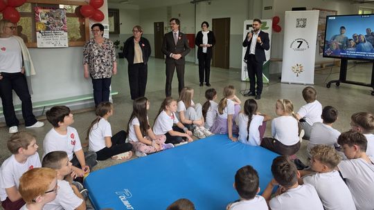 Uczniowie suwalskiej SP nr 7 bili rekord WOŚP. Uczyli się ratować życie