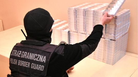 Udaremniono przemyt papierosów na balonach meteorologicznych. Zabezpieczono towar wart 300 tys. zł.