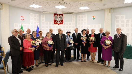 Uhonorowano pary z długoletnim stażem małżeńskim w Suwałkach