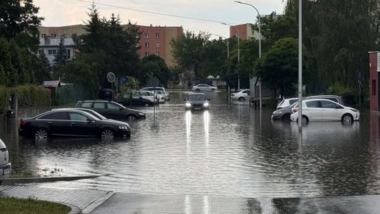 🌧️ Ulewa sparaliżowała Suwałki – zalane ulice, mieszkania i budynki publiczne
