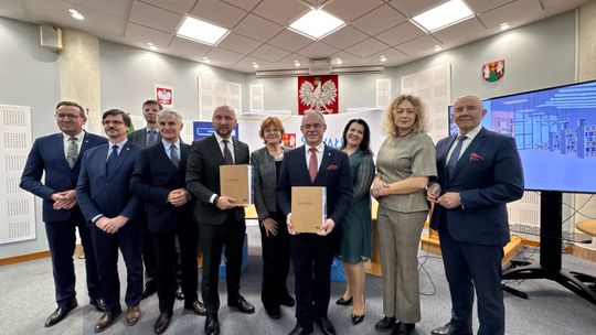 📚 Umowa na finansowanie Mediateki podpisana! Budowa nowej biblioteki w Suwałkach ruszy lada dzień 🏗️✨