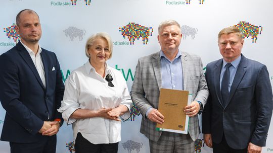 Unijne pieniądze na OZE i gospodarkę wodną. Wicemarszałkowie województwa podlaskiego podpisali umowy