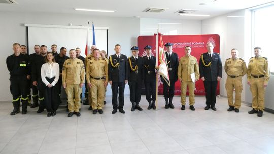 Uroczyste ślubowanie nowego strażaka w KM PSP w Suwałkach