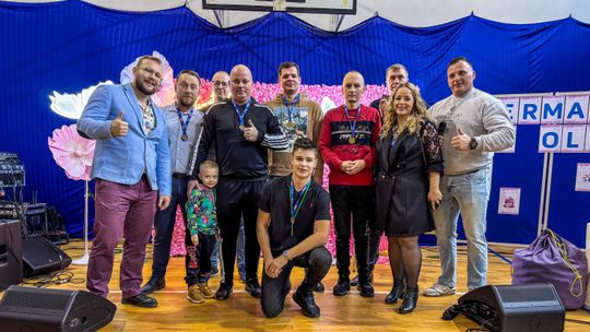 🎉 Urodzinowy Kiermasz Charytatywny dla Oliwki Borciuch w Przerośli zakończony sukcesem 💖 🎉 Urodzinowy Kiermasz Charytatywny dla Oliwki Borciuch w Przerośli zakończony sukcesem 💖