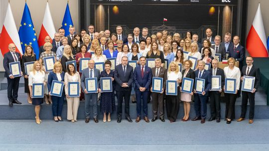 🏆 Urząd Skarbowy w Suwałkach w gronie najlepszych w Polsce. Przedsiębiorcy docenili podlaskie urzędy