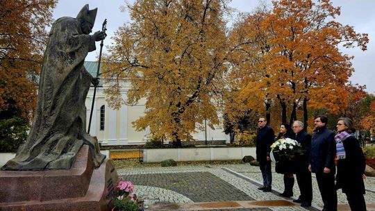 🙏 W hołdzie zasłużonym postaciom – Jan Paweł II i bł. ks. Jerzy Popiełuszko