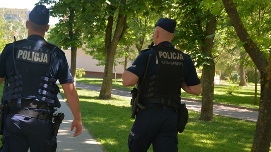 Weekendowe zatrzymania w Suwałkach – poszukiwani trafili za kraty 🚔