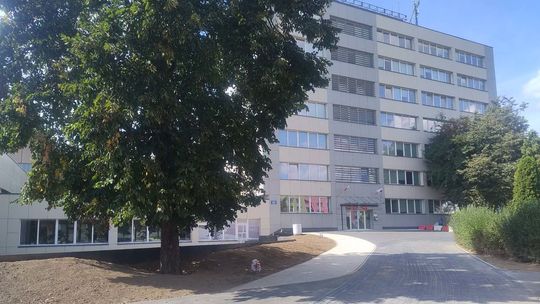🏫 Wejście główne do szkoły znowu otwarte
