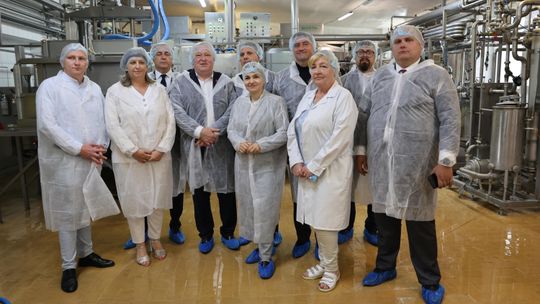 Wiceminister Rolnictwa i Rozwoju Wsi Małgorzata Gromadzka z wizytą w Spółdzielni Mleczarskiej „Rospuda” w Filipowie