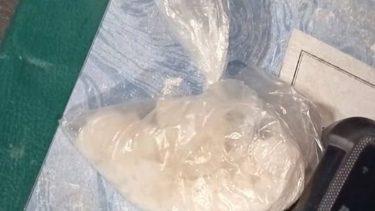 Widząc radiowóz, ukrył narkotyki w bieliźnie 🚓😳 Widząc radiowóz, ukrył narkotyki w bieliźnie 🚓😳