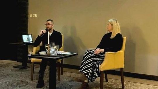 📖 Wieczór Autorski z Marcinem Bobowiczem w Hotelu Loft 1898 – poruszające spotkanie z historią Suwalszczyzny 📖 Wieczór Autorski z Marcinem Bobowiczem w Hotelu Loft 1898 – poruszające spotkanie z historią Suwalszczyzny